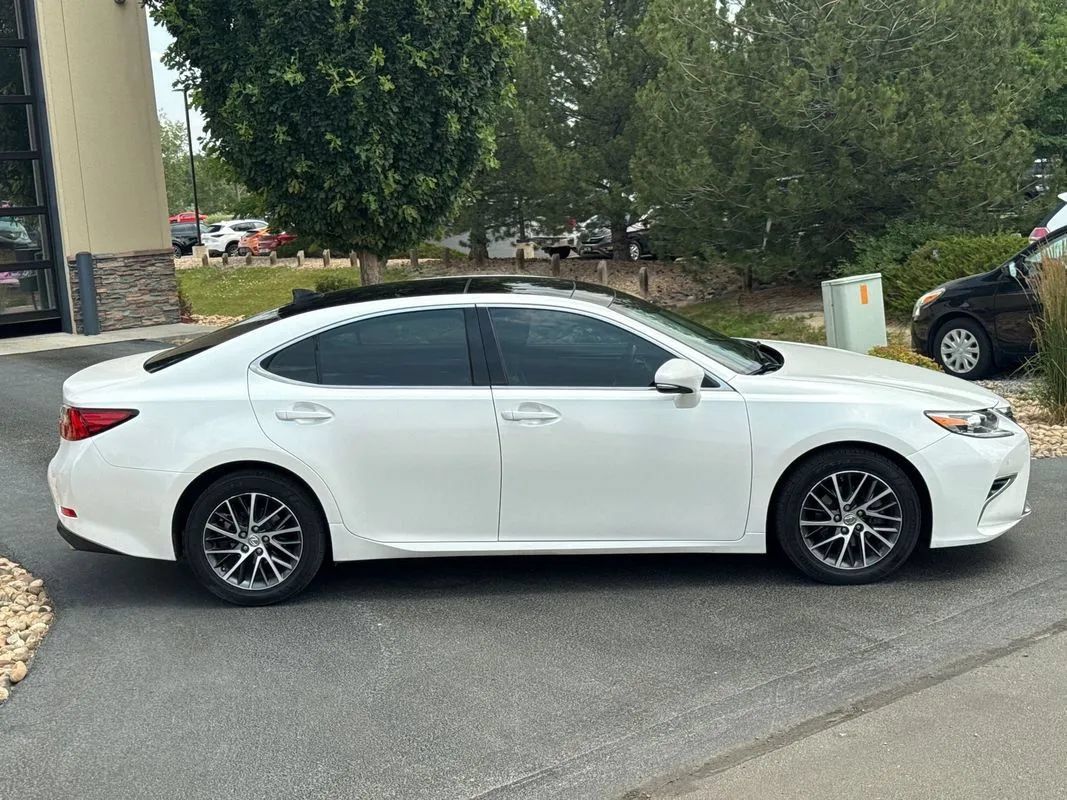 Used 2017 Lexus ES 350 w/ Navigation System Package FWD image 43