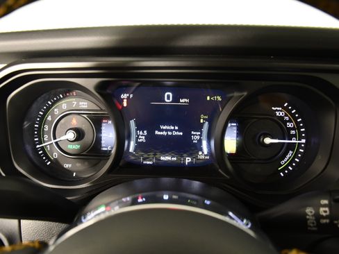 Used 2024 Jeep Wrangler Unlimited Sahara AWD/4WD image 18