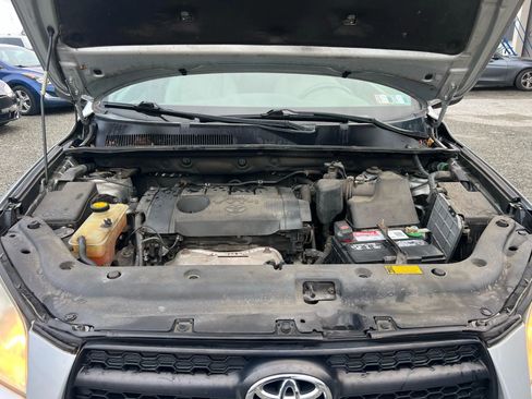 Used 2011 Toyota RAV4 4WD image 11