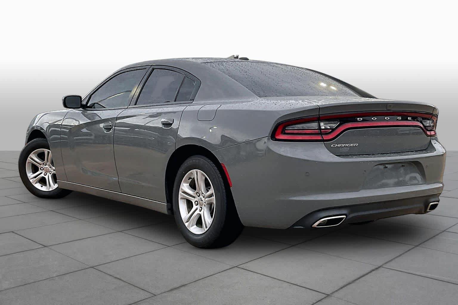 Used 2019 Dodge Charger SXT RWD image 11