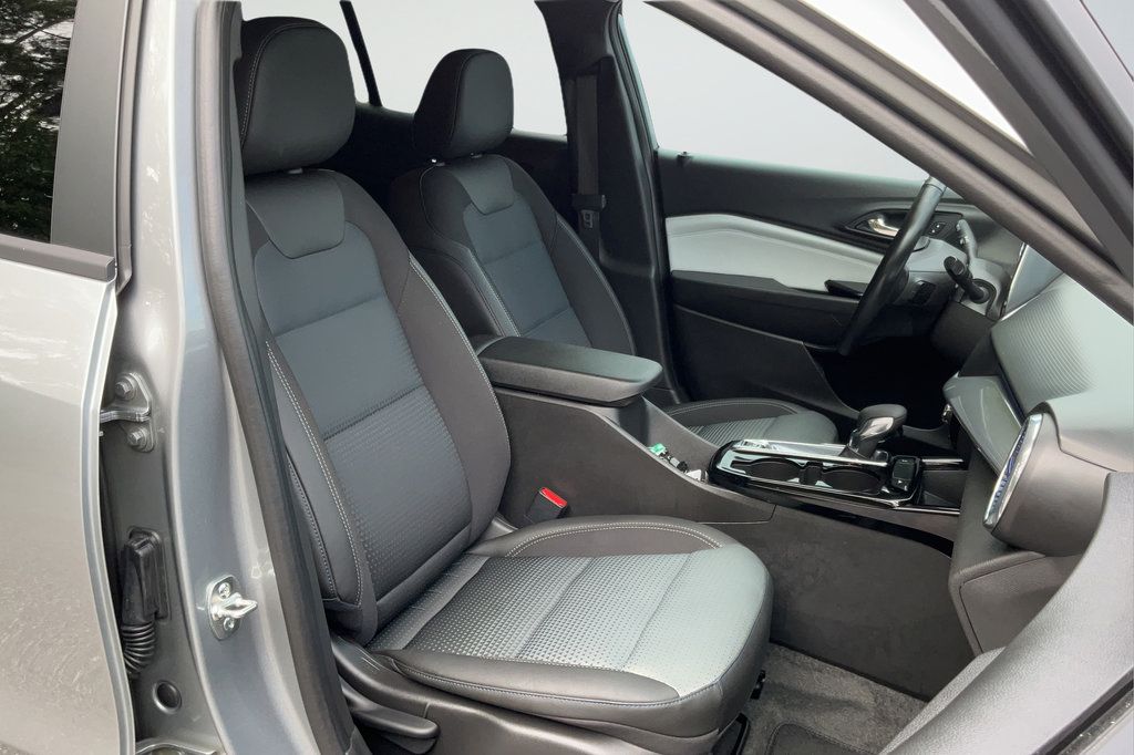 Certified 2026 Chevrolet Trax LT w/ Driver Confidence Package FWD image 19