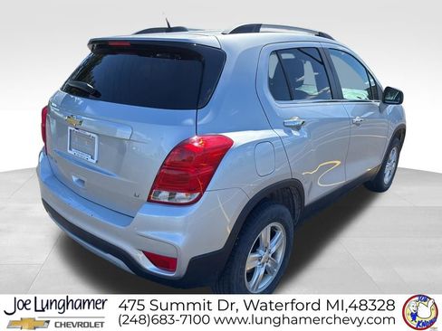Used 2018 Chevrolet Trax LT w/ LT Convenience Package AWD/4WD image 3