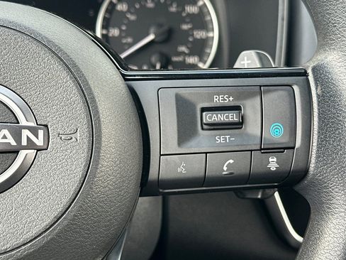 Used 2023 Nissan Rogue SV image 37