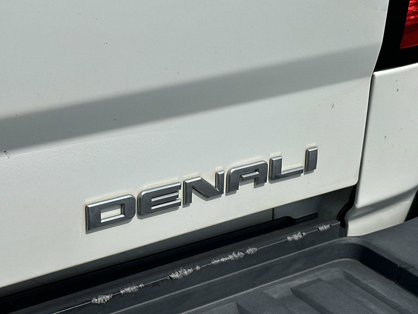 Used 2017 GMC Sierra 2500 Denali w/ Duramax Plus Package AWD/4WD image 8