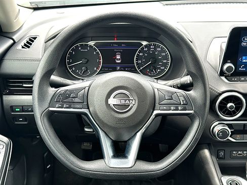 Used 2025 Nissan Sentra SV FWD image 21