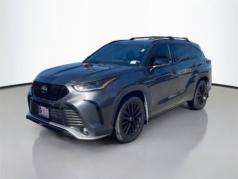 Used 2023 Toyota Highlander L image 3