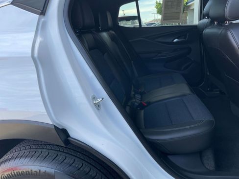 Used 2025 Buick Envista Preferred image 40