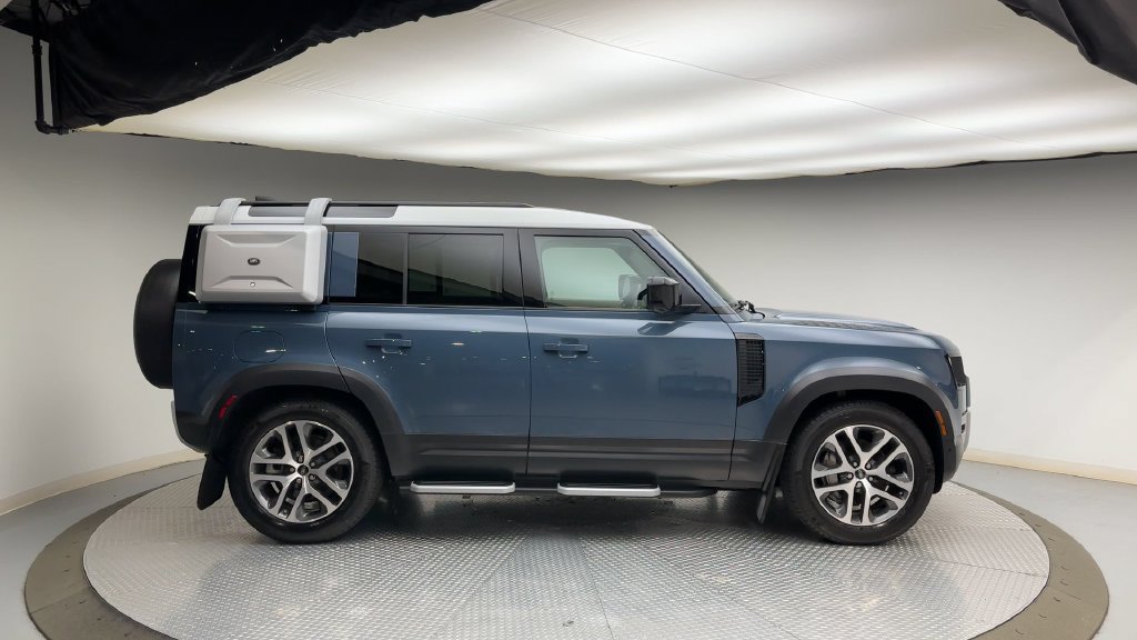 Used 2020 Land Rover Defender 110 HSE AWD/4WD image 9