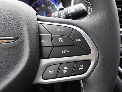 New 2026 Chrysler Pacifica Select image 30