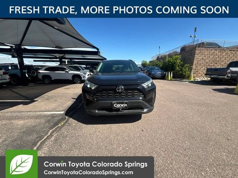 Used 2025 Toyota RAV4 XLE AWD/4WD image 2