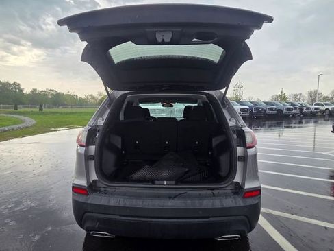 Used 2019 Jeep Cherokee Latitude w/ Cold Weather Group AWD/4WD image 10