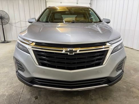 Used 2024 Chevrolet Equinox LT FWD image 2