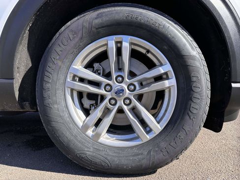 Certified 2022 Ford Explorer XLT w/ Equipment Group 202A image 7