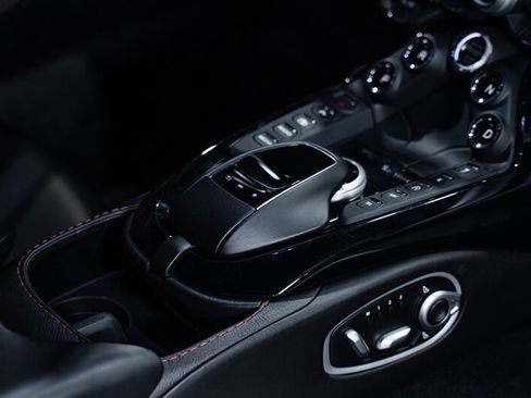 Used 2019 Aston Martin V8 Vantage Coupe RWD image 53