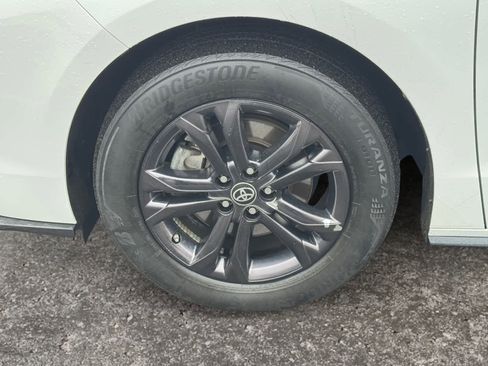 Used 2024 Toyota Sienna XSE w/ XSE Premium Package image 15