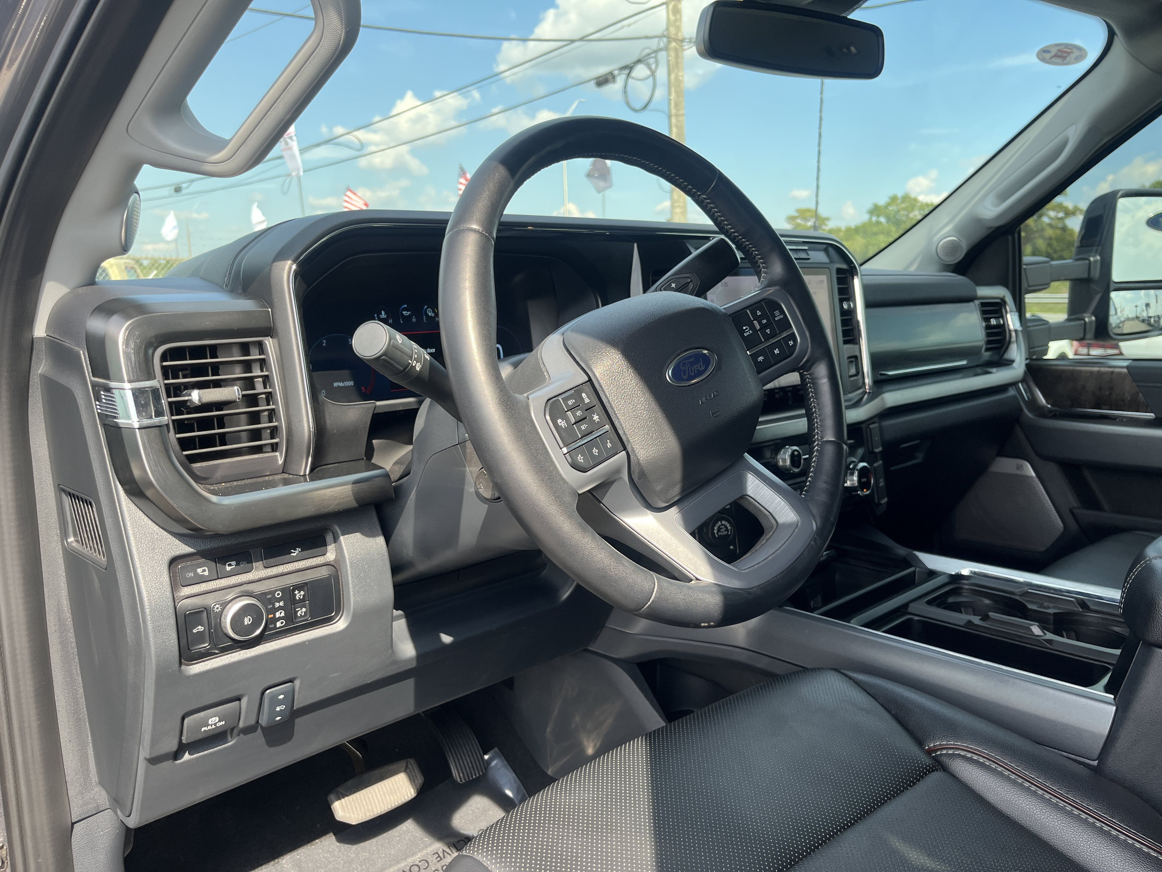 Used 2024 Ford F250 Lariat w/ Lariat Ultimate Package AWD/4WD image 14