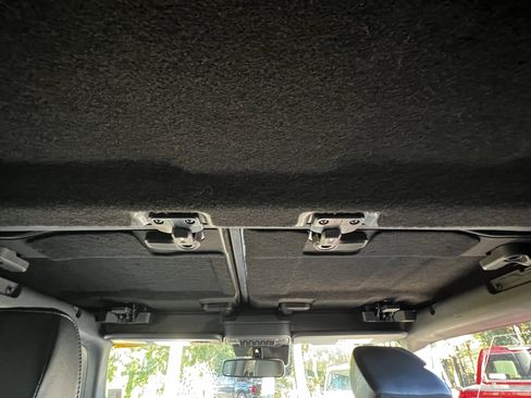 Used 2023 Ford Bronco Wildtrak image 35