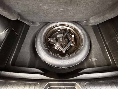 Used 2019 Jeep Cherokee Limited AWD/4WD image 12