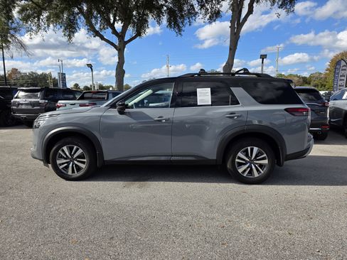 Used 2024 Nissan Pathfinder SL image 5