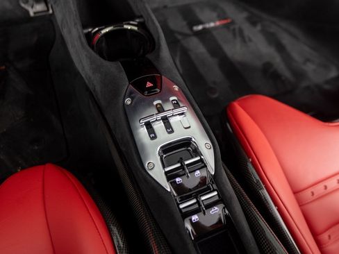 Used 2024 Ferrari SF90 Spider image 26