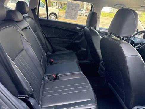 Used 2024 Volkswagen Tiguan SE AWD/4WD image 36