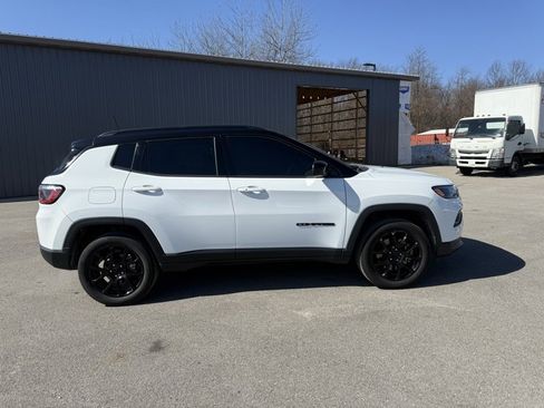 Used 2023 Jeep Compass Altitude w/ Sun and Sound Group image 5