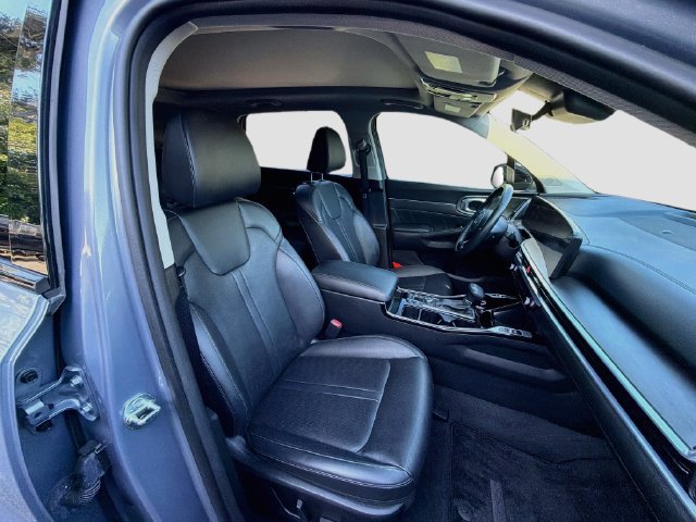 Used 2025 Kia Sorento SX AWD/4WD image 14