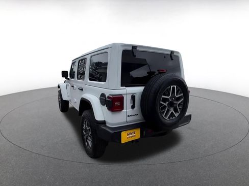 Used 2025 Jeep Wrangler Unlimited Sahara AWD/4WD image 11