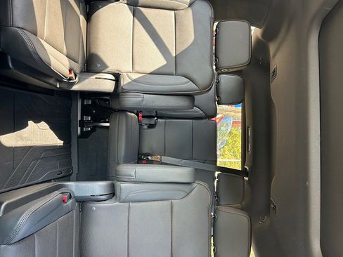 Used 2024 Chevrolet Tahoe High Country image 13