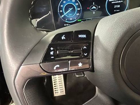 Used 2025 Hyundai Elantra SEL FWD image 16