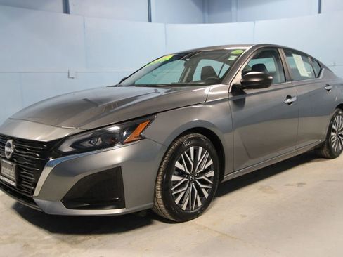 Used 2025 Nissan Altima 2.5 SV image 23