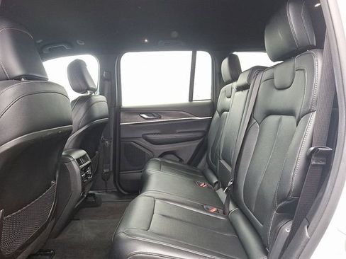 Used 2024 Jeep Grand Cherokee Limited image 10