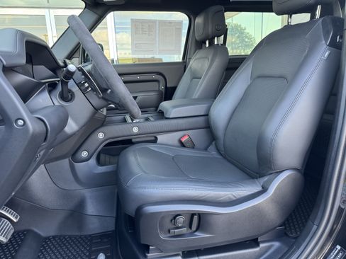 Certified 2024 Land Rover Defender 90 V8 AWD/4WD image 15