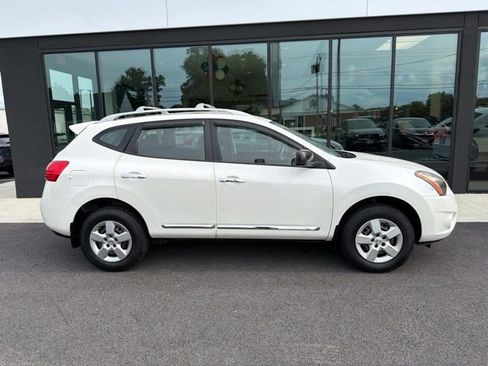 Used 2015 Nissan Rogue S w/ Convenience Package AWD/4WD image 2