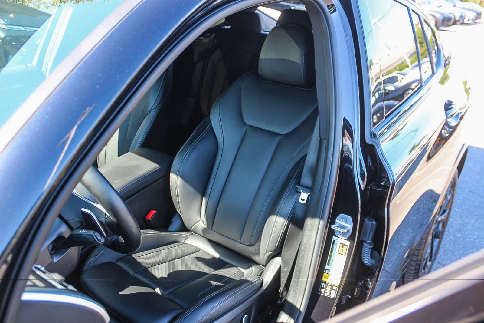 Used 2024 BMW X4 xDrive30i w/ M Sport Package AWD/4WD image 25