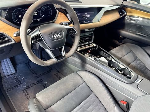 Used 2023 Audi e-tron GT Premium Plus image 9