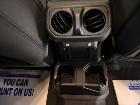 Used 2022 Jeep Gladiator Sport AWD/4WD image 12