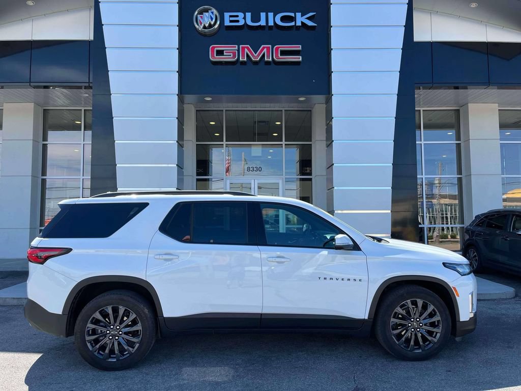 Used 2023 Chevrolet Traverse RS w/ LPO, Floor Liner Package AWD/4WD image 2