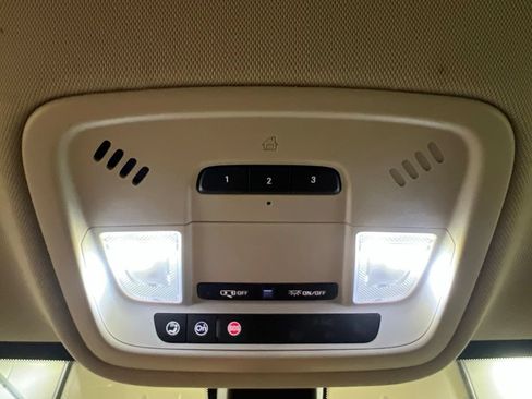 Used 2018 Chevrolet Traverse LT FWD image 35