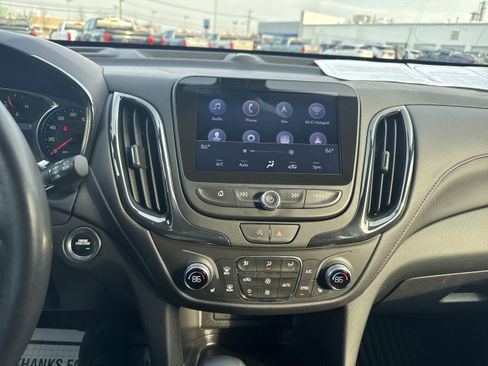 Used 2022 Chevrolet Equinox RS w/ Infotainment Package image 18