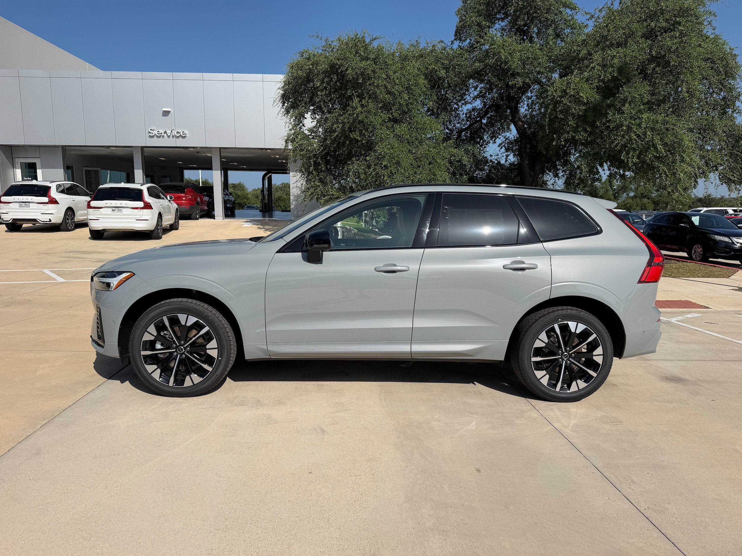 New 2026 Volvo XC60 B5 Plus w/ Protection Package Premier AWD/4WD image 3