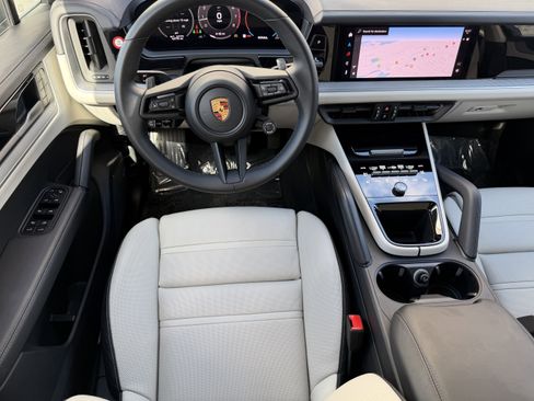 Certified 2024 Porsche Cayenne Coupe image 19