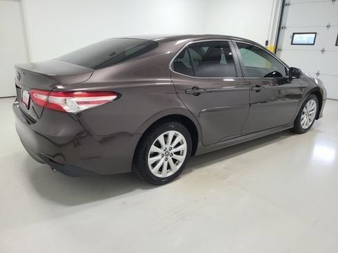 Used 2018 Toyota Camry LE FWD image 6