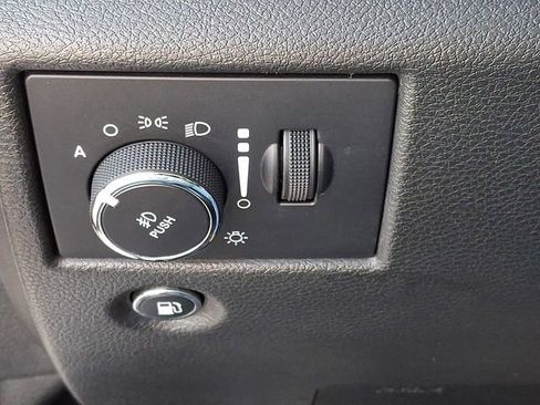 Used 2021 Jeep Grand Cherokee Overland image 30