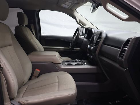 Used 2019 Ford Expedition XLT image 10