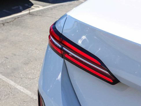 Used 2025 BMW 530i w/ M Sport Package image 7