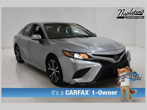 Used 2020 Toyota Camry SE FWD image 1