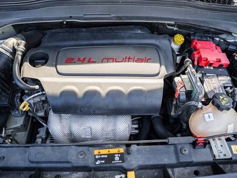 Used 2020 Jeep Renegade Latitude w/ UConnect 8.4 Nav Group image 28