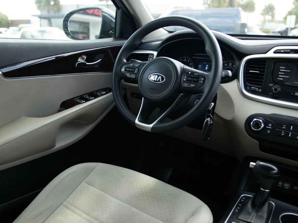Used 2017 Kia Sorento AWD image 30
