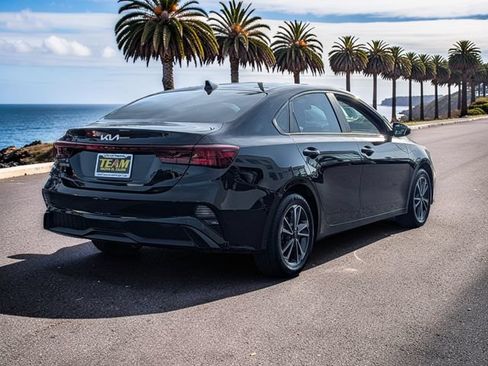 Used 2022 Kia Forte LXS FWD image 5